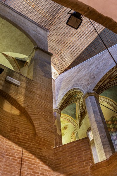 Escalera gótica, siglos XIII - XIV, Palacio Trinci, Foligno, Umbría (foto) de Unbekannter Künstler