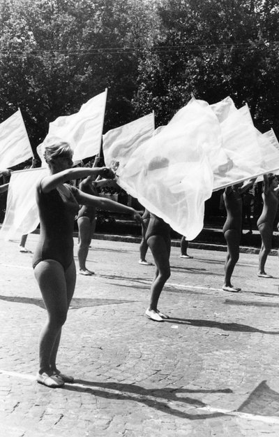 Desfile de gimnastas en Bucarest. de Unbekannt