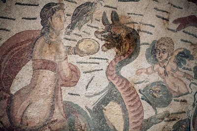 Sala de Arion. Escena marina. Criaturas marinas. Nereidas y tritones. Siglo III - IV. Villa Romana del Casale, Sicilia. Sitio UNESCO. de William M. Timlin
