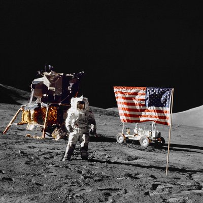 Harrison H Schmitt en la superficie lunar durante la misión Apollo 17 de Unbekannt