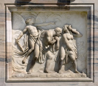 Alto relieve que representa a Adán y Eva expulsados del Paraíso por Carlo Maria Giudici. 1791. Catedral (dome o duomo) de Milán, Italia de Unbekannt
