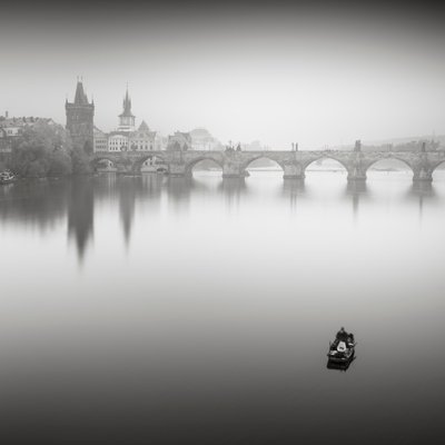 Puente de Carlos, Estudio 2, Praga, República Checa, 2015 (fotografía en B/N) de Leopold Blonder
