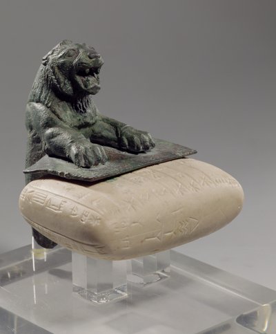 León sosteniendo una tabla fundacional hurrita, c.2150 a.C. de Unbekannt