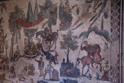 Sala de la pequeña caza. Vista general del mosaico. Siglo III - IV. Villa Romana del Casale, Sicilia. Sitio UNESCO. de William M. Timlin