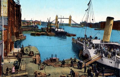 Londres - río Támesis con barco atracando y pasajeros embarcando, principios de 1900 (postal) de Unbekannter Künstler