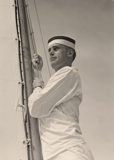 Guardiamarina izando la vela mayor, Academia Naval de EE.UU., Annapolis, Maryland. 1942 de Unbekannt
