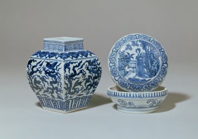 Jarra balustre cuadrada azul y blanca Ming y caja circular, período Chia Ching (1522-66) de Unbekannt