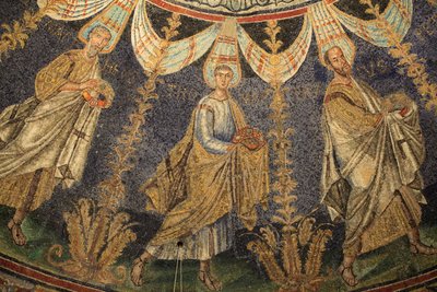 Mosaico del techo del Baptisterio de Neon. San Pablo y San Pedro. Detalle de la procesión de los doce apóstoles alrededor del mosaico central en dos direcciones, terminando con San Pedro encontrándose con San Pablo. Siglo V, Rávena, Italia. Patrimonio Mund de Unbekannt