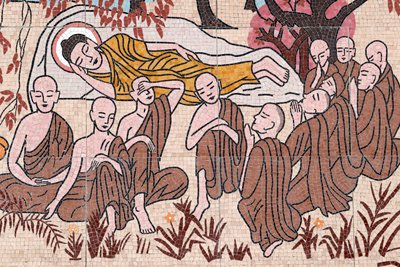 Pagoda budista Ong Nui, fresco mural, La vida del Buda, Después de 45 años de enseñar el Dharma, el Buda pasó al Parinirvana, Quy Nhon, Vietnam, 2019 (foto) de Unbekannt