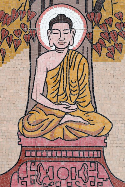 Pagoda budista Ong Nui, fresco mural, La vida del Buda, Buda Shakyamuni sentado en la pose de meditación bajo el árbol Bodhi, Quy Nhon, Vietnam, 2019 (foto) de Unbekannt