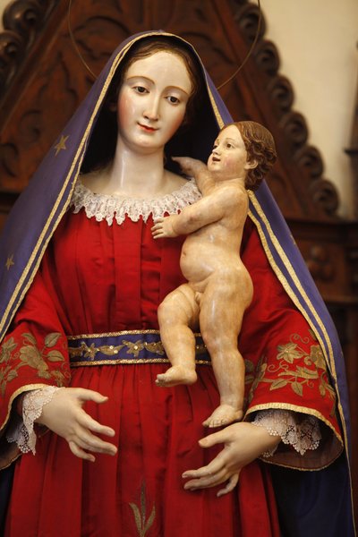 Oratorio confraternale del SS.mo Crocefisso (1714): Virgen y niño, Gallipoli, Italia de Unbekannt