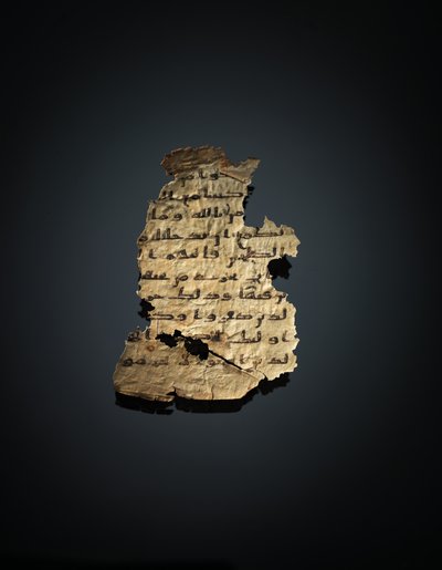 Página de un palimpsesto del Corán no registrado copiado en una Biblia copta anterior, probablemente Egipto, c. siglo VIII (tinta sobre vitela) de Unbekannt