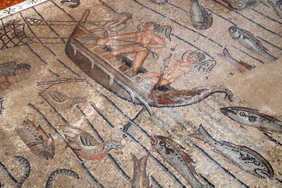 Basílica patriarcal de Aquileia. Suelo de mosaico con simbolismo cristiano, siglo IV. Italia. de Alec Hunter