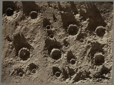 Fotografía del modelo de cráter lunar de Unbekannter Künstler