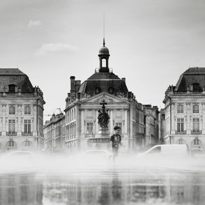 Place de la Bourse, Francia, 2012 (fotografía en b/n) de Leopold Blonder