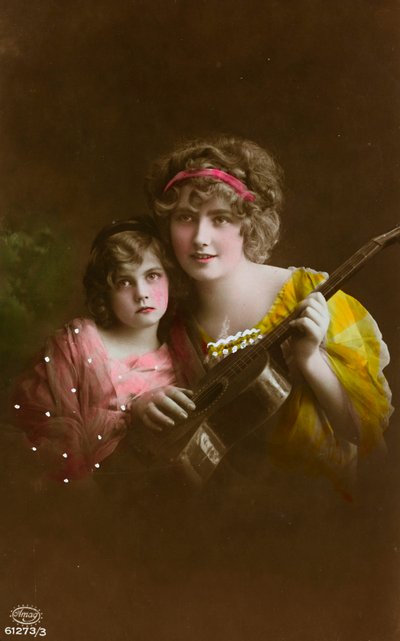Tarjeta postal que representa a dos mujeres con una guitarra, "Album para Tarjetas postales" de Unbekannter Künstler