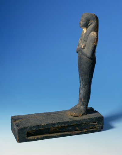 Figura de Ptah-Sokar-Osiris con peluca tripartita y brazos cruzados sobre un pedestal rectangular con un compartimento que contiene una sección de papiro, egipcio, Dinastía 21-22, c.900 a.C. de Unbekannt