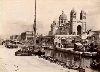 Arquitectura religiosa: vista exterior de la basílica catedral Sainte Marie Maggiore (Sainte-Marie-Maggiore), construida entre 1852 y 1893 según los planos del arquitecto Leon Vaudoyer (1803-1872). Marsella, Bocas del Ródano (13), cenotipo del comienzo de William M. Timlin