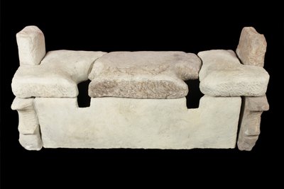 Asiento de inodoro romano encontrado en un edificio hospitalario de Unbekannt