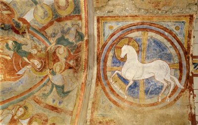 Arte románico: Iglesia de Notre Dame en Montmorillon, Vienne, Poitou-Charentes (Francia), frescos de la cripta de la princesa Santa Catalina de Alejandría, el cordero del Apocalipsis presentado como un caballo. Fotografía de Unbekannter Künstler
