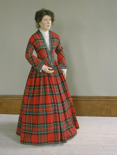 Vestido de tartán Royal Stewart con adornos de seda fruncida, c.1845-50 de Unbekannt