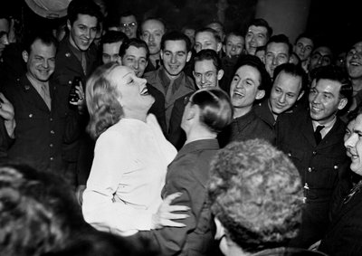Segunda Guerra Mundial (1939-1945): París (Francia) 10 de marzo de Unbekannt
