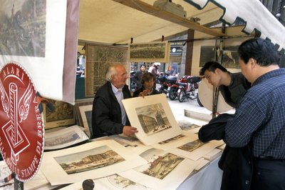 Puesto de venta de grabados, Piazza del Carmine, Milán, Lombardía, Italia de Unbekannt