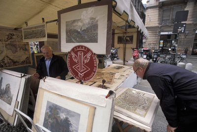 Puesto de venta de grabados, Piazza del Carmine, Milán, Lombardía, Italia de Unbekannt