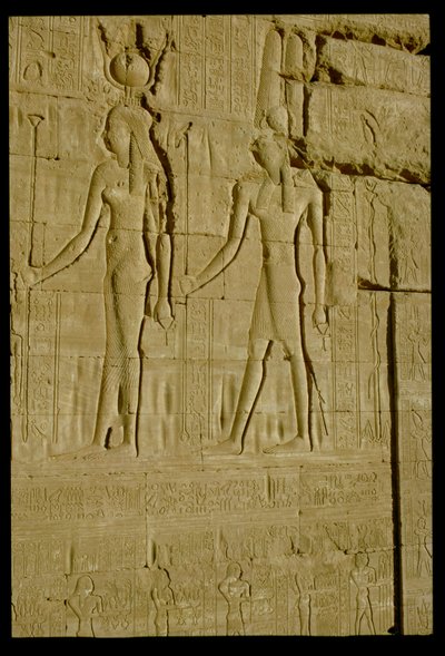 Relieve hundido que representa a Hathor y Horus de Unbekannt
