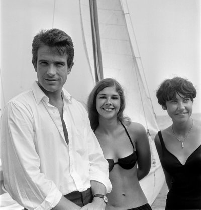 El actor Warren Beatty en la playa del Lido de Venecia - 1965 de Unbekannt