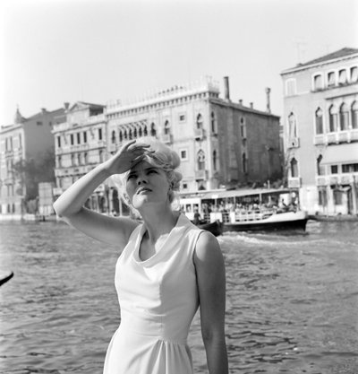 La actriz Corinne Marchand - Venecia - 1963 de Unbekannt
