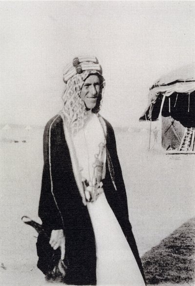 T. E. Lawrence con vestimenta árabe de Unbekannt