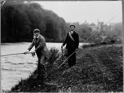 El 8º Duque de Devonshire pescando en el Blackwater con el Castillo de Lismore al fondo, c.1889 de William M. Timlin