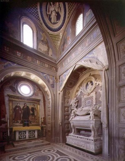 La Capilla del Cardenal de Portugal, (detalle) del altar y la tumba por Antonio Rossellino de Unbekannt