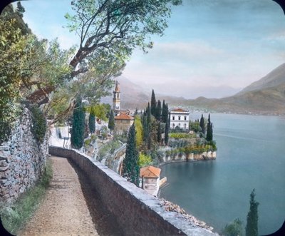 El municipio de Varenna, en el lago de Como (norte de Italia) de Unbekannter Künstler