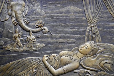 Templo budista Tinh Xa Ngoc Chau, La vida del Buda, Siddhartha Gautama, La madre del Buda, Maya, sueña con el elefante blanco entrando en su vientre, Chau Doc, Vietnam, 2018 de Unbekannt