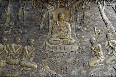 Templo budista Tinh Xa Ngoc Chau, La vida del Buda, Siddhartha Gautama, El Buda predicó su primer sermón a los cinco monjes en el Parque de los Ciervos en Varanasi, Chau Doc, Vietnam, 2018 de Unbekannt