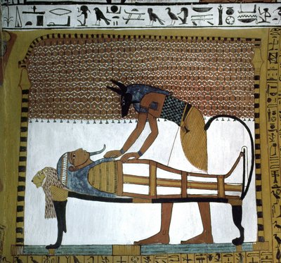 Tumbas de artesanos. Momia Sennedjem embalsamada por Dios Anubis, sitio de Deir El Medineh en Luxor, Egipto. Comienzo de la dinastía XIX. de Leopold Blonder