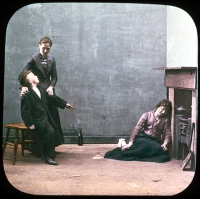 Dos mujeres y un niño frente a la chimenea, c. 1895 de Unbekannt