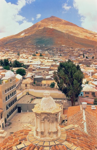 Vista desde las ruinas hacia las ruinas incas cerca del pueblo (foto) de Unbekannt
