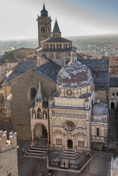 Vista de la Piazza Duomo, Bérgamo Alta, Italia (foto) de Unbekannter Künstler