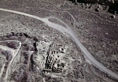Vista de un asentamiento antiguo de los Anasazi, Parque Nacional de la Cultura de las Ruinas de Chaco, Cañón de Chaco, Nuevo México, Estados Unidos de América, civilización Anasazi de Benjamin Baud