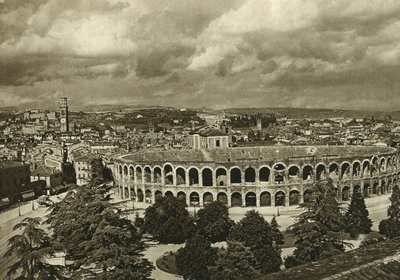 Vista de las arenas, el anfiteatro romano y la ciudad de Verona en 1925 de Unbekannt