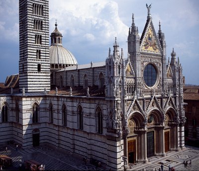Vista del exterior, la fachada diseñada por Giovanni Pisano (parte inferior) y Giovanni di Cecco (parte superior) de Unbekannt