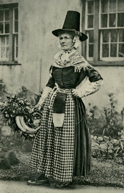 Gales. Una dama galesa antigua y majestuosa, fiel al traje nacional. 1920 de Unbekannt