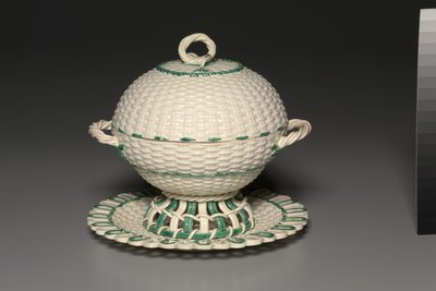 Cesta cubierta de mimbre sobre soporte, hecha por la fábrica Wedgwood, c.1780-1840 de Unbekannt