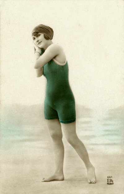 Mujer en traje de baño, c. principios de 1900 (postal) de Alec Hunter