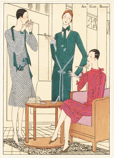 Mujeres fumando en un interior chic con vestido de cena, hoja dorada y terciopelo verde, vestido de tarde de lana verde, y vestido de tarde de hoja dorada y roja de Unbekannter Künstler