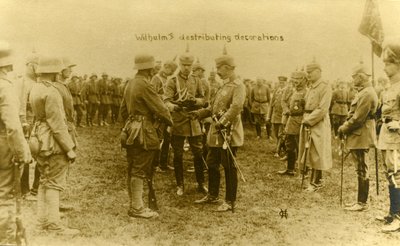 Primera Guerra Mundial: el káiser Guillermo II distribuye condecoraciones de Unbekannter Künstler
