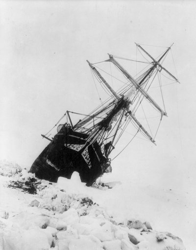 Expedición Imperial Transantártica: Endurance atascado en un embotellamiento de hielo, c.1914-17 (foto) de Underwood & Underwood
